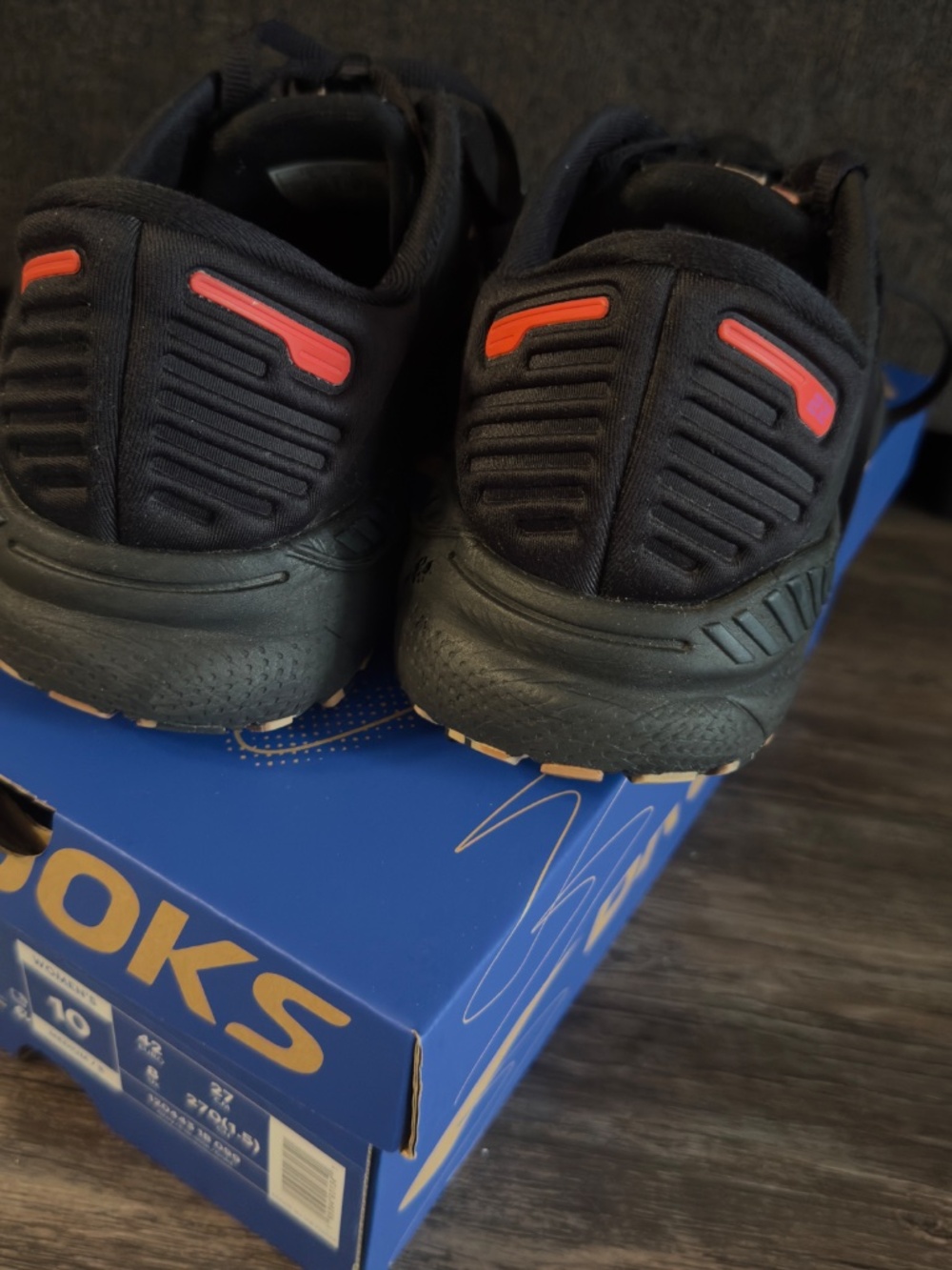 Brooks - Picture 7 of 7